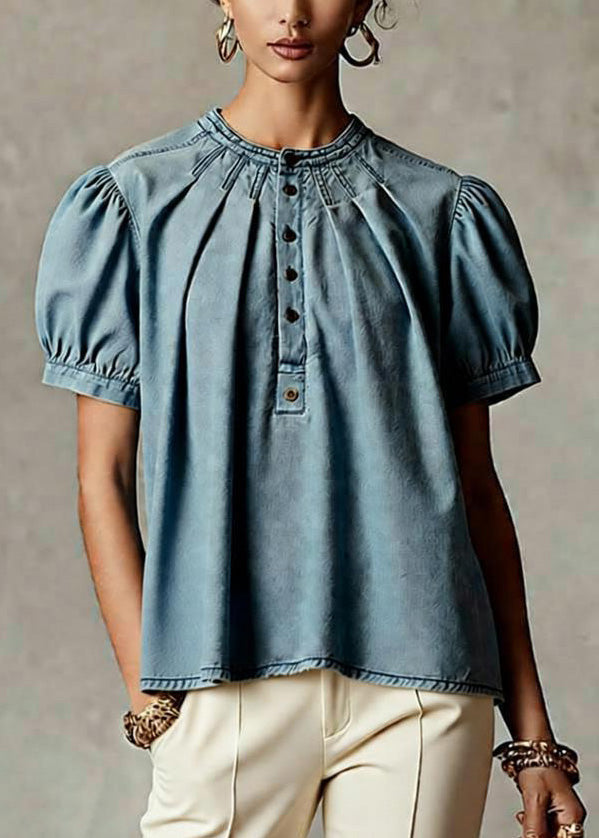 Effortlessly Elegant Top with a Timeless Design