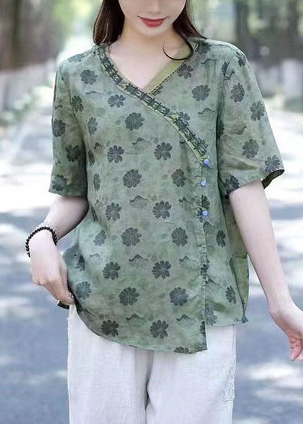Classic Vintage Shirt with a Flattering Fit