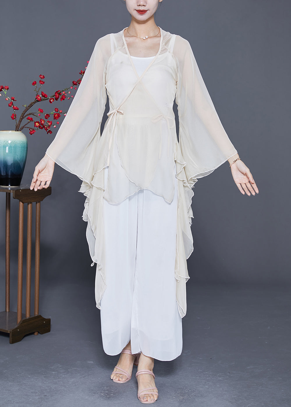 Well Tailored Top with a Graceful Silhouette