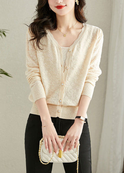 Well Tailored Cardigan with a Graceful Silhouette