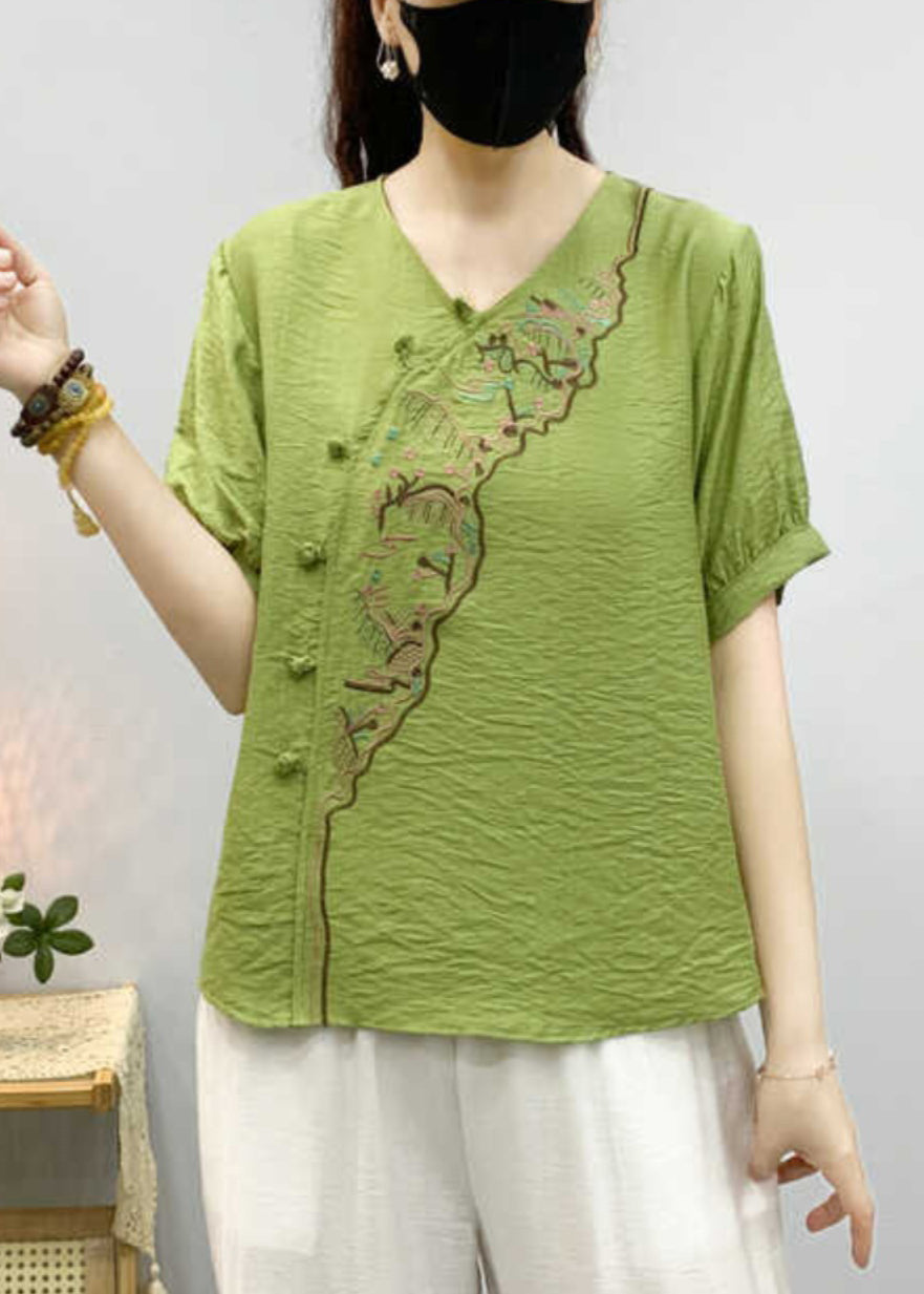 Classic Vintage Shirt with a Flattering Fit