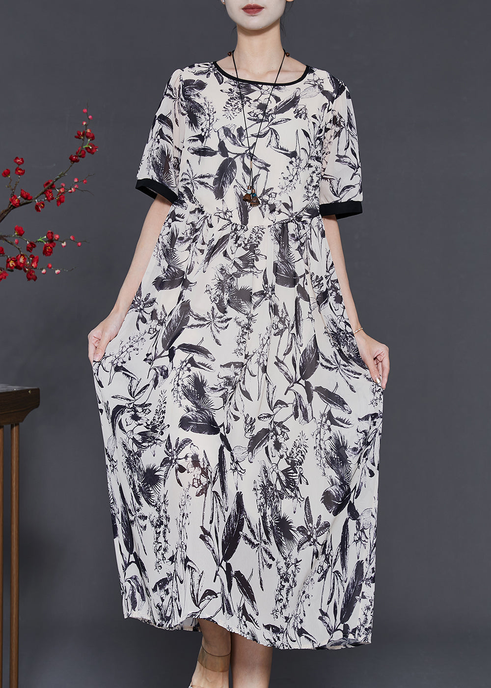 Well Tailored Dress with a Graceful Silhouette