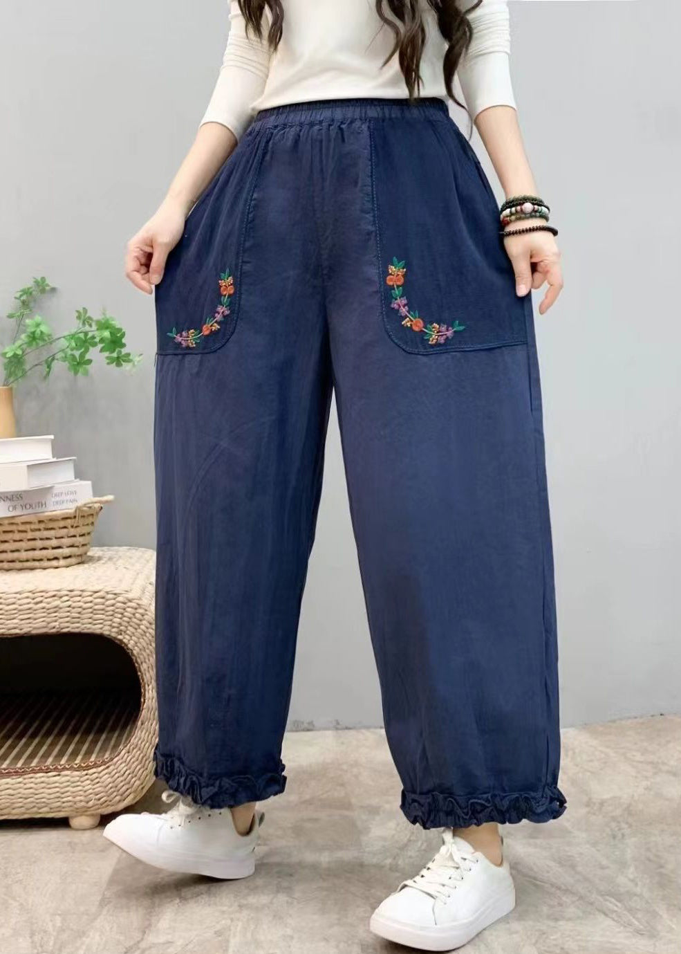 Well Tailored Pants with a Graceful Silhouette