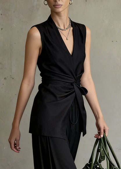 Effortlessly Elegant Pants with a Timeless Design