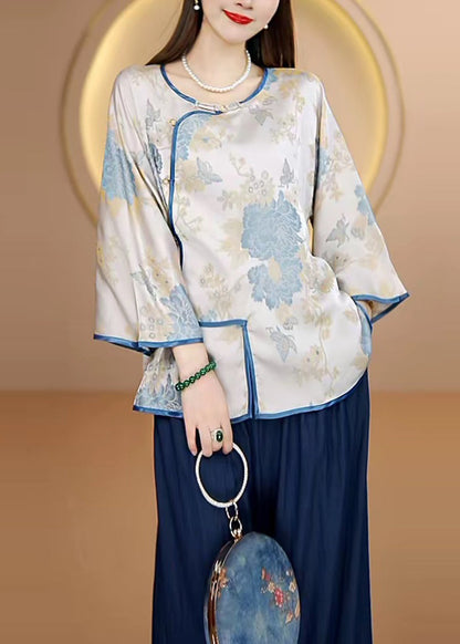 Well Tailored Top with a Graceful Silhouette