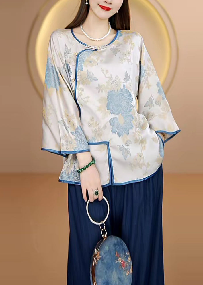 Well Tailored Top with a Graceful Silhouette