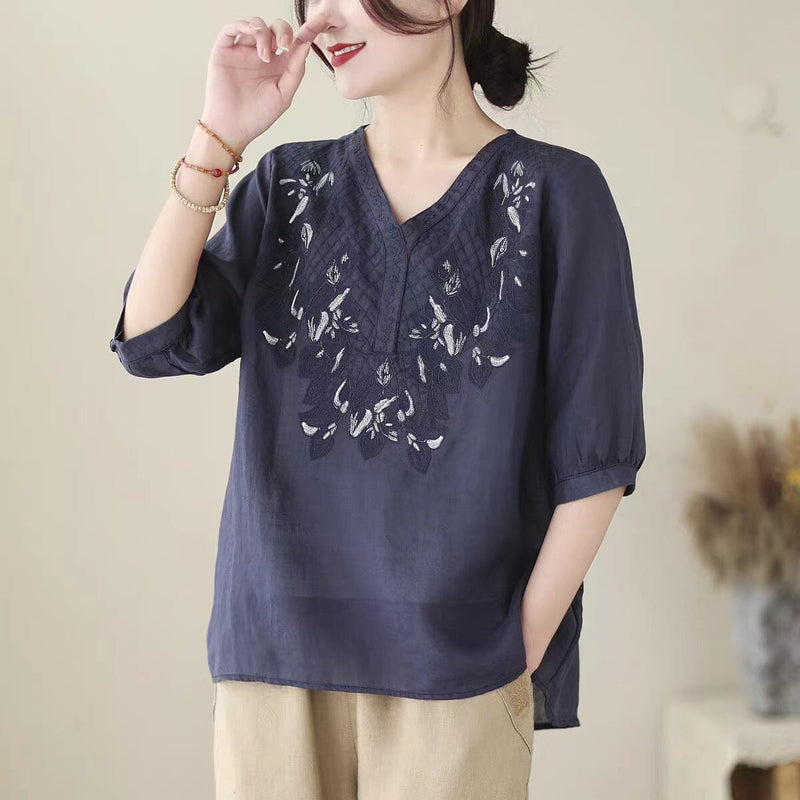 Effortlessly Elegant T-Shirt with a Timeless Design