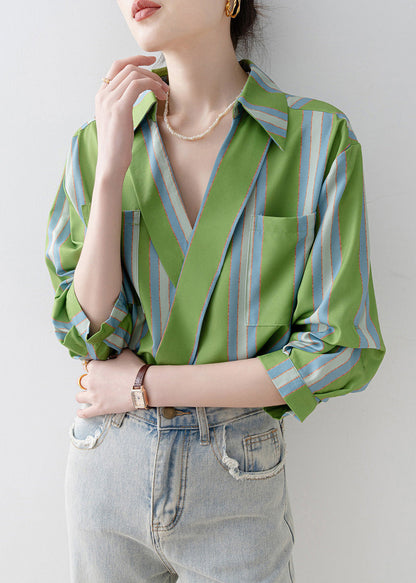 Classic Vintage Shirt with a Flattering Fit
