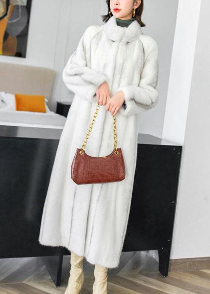 Well Tailored Coat with a Graceful Silhouette
