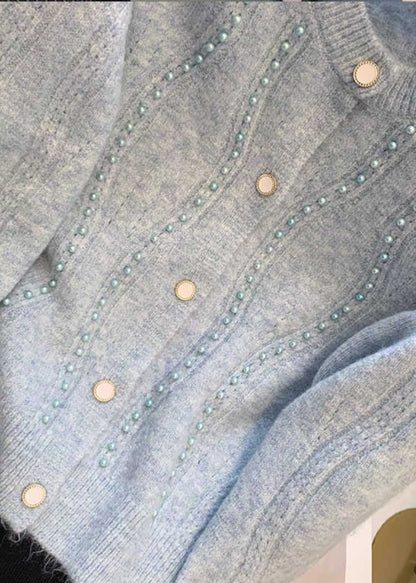 Well Tailored Cardigan with a Graceful Silhouette