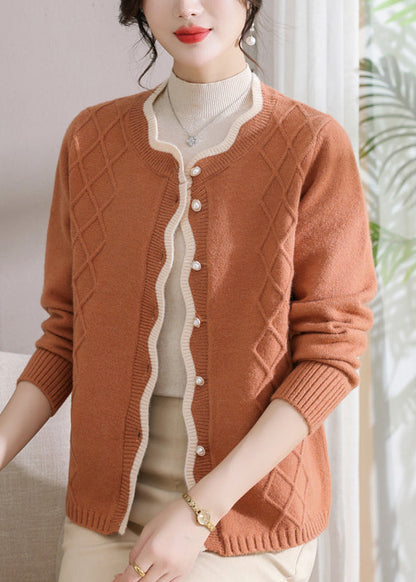 Well Tailored Cardigan with a Graceful Silhouette
