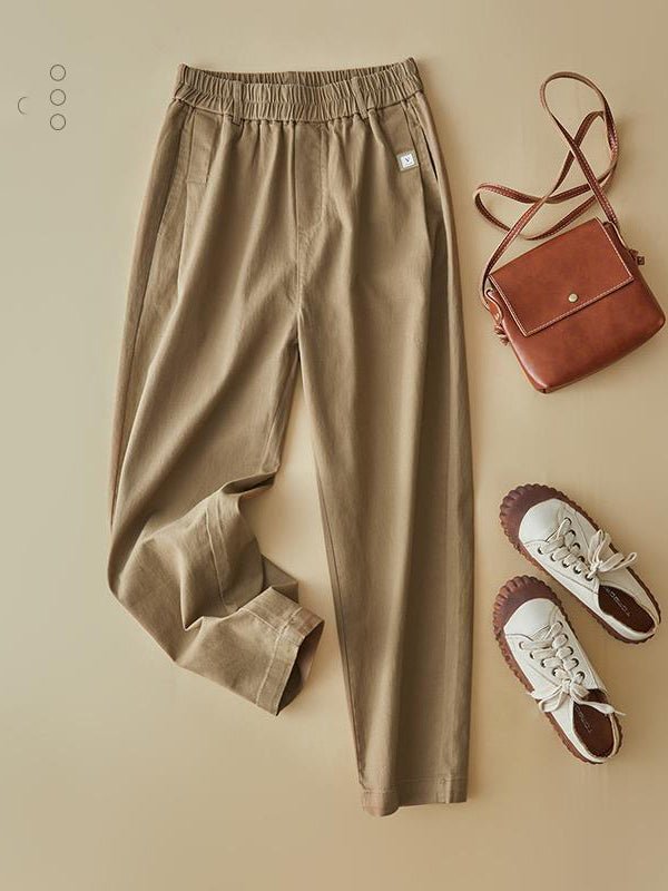 Effortlessly Elegant Pants with a Timeless Design