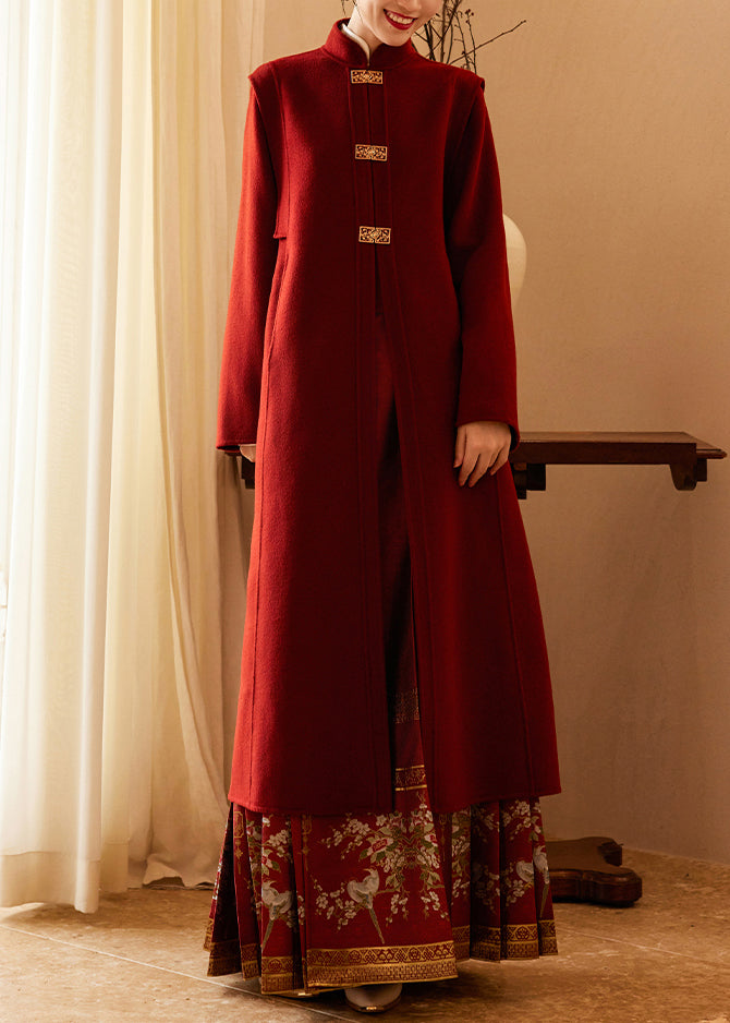 Beautifully Finished Coat in a Timeless Design