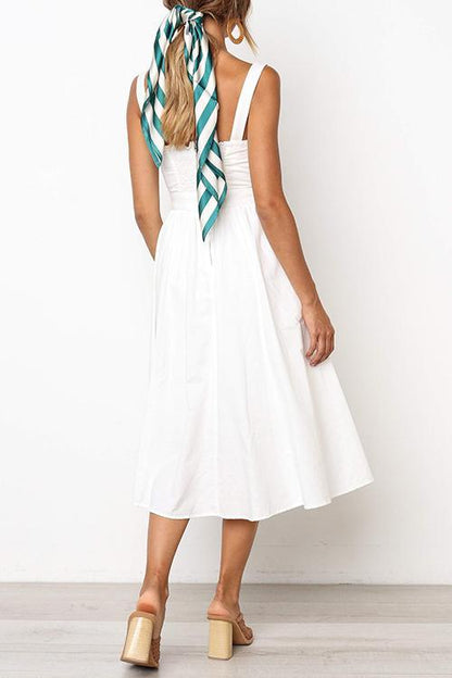 Beautifully Finished Dress in a Timeless Design