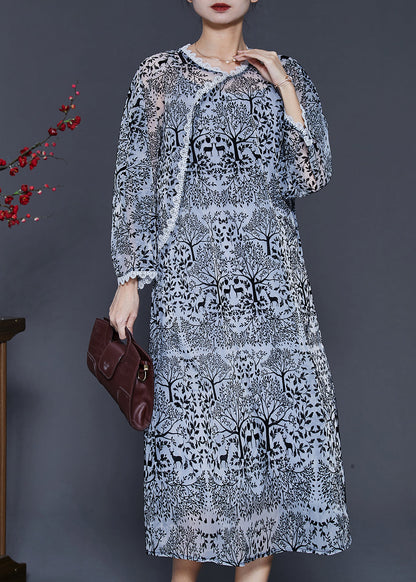 Beautifully Finished Dress in a Timeless Design