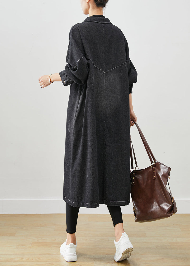 Well Tailored Coat with a Graceful Silhouette