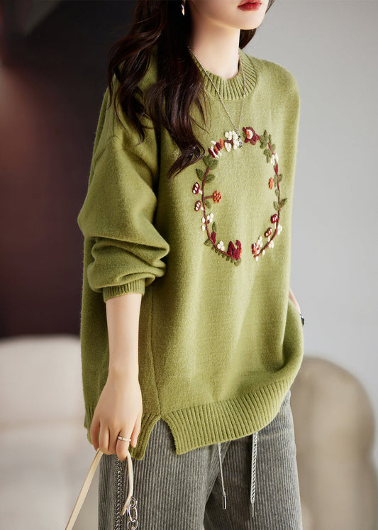 Well Tailored Sweater with a Graceful Silhouette