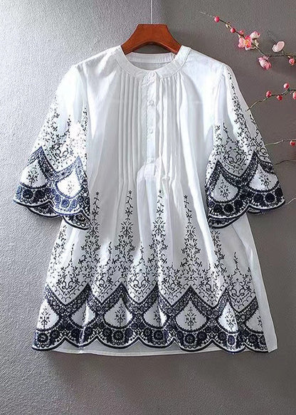 Well Tailored Blouse with a Graceful Silhouette