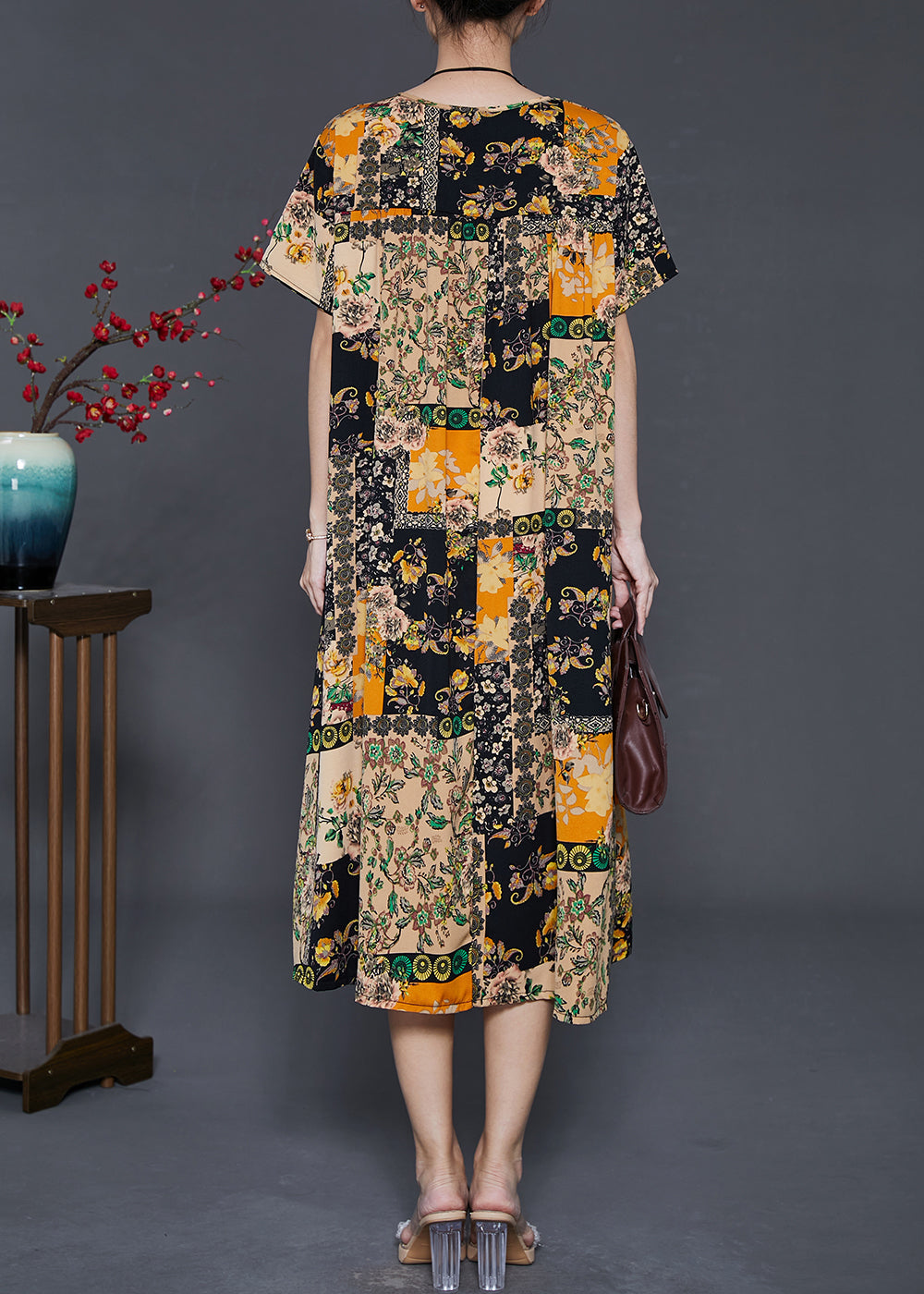 Effortlessly Elegant Dress with a Timeless Design