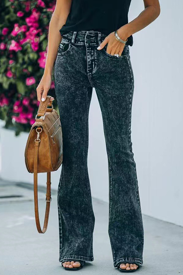 Effortlessly Elegant Pants with a Timeless Design