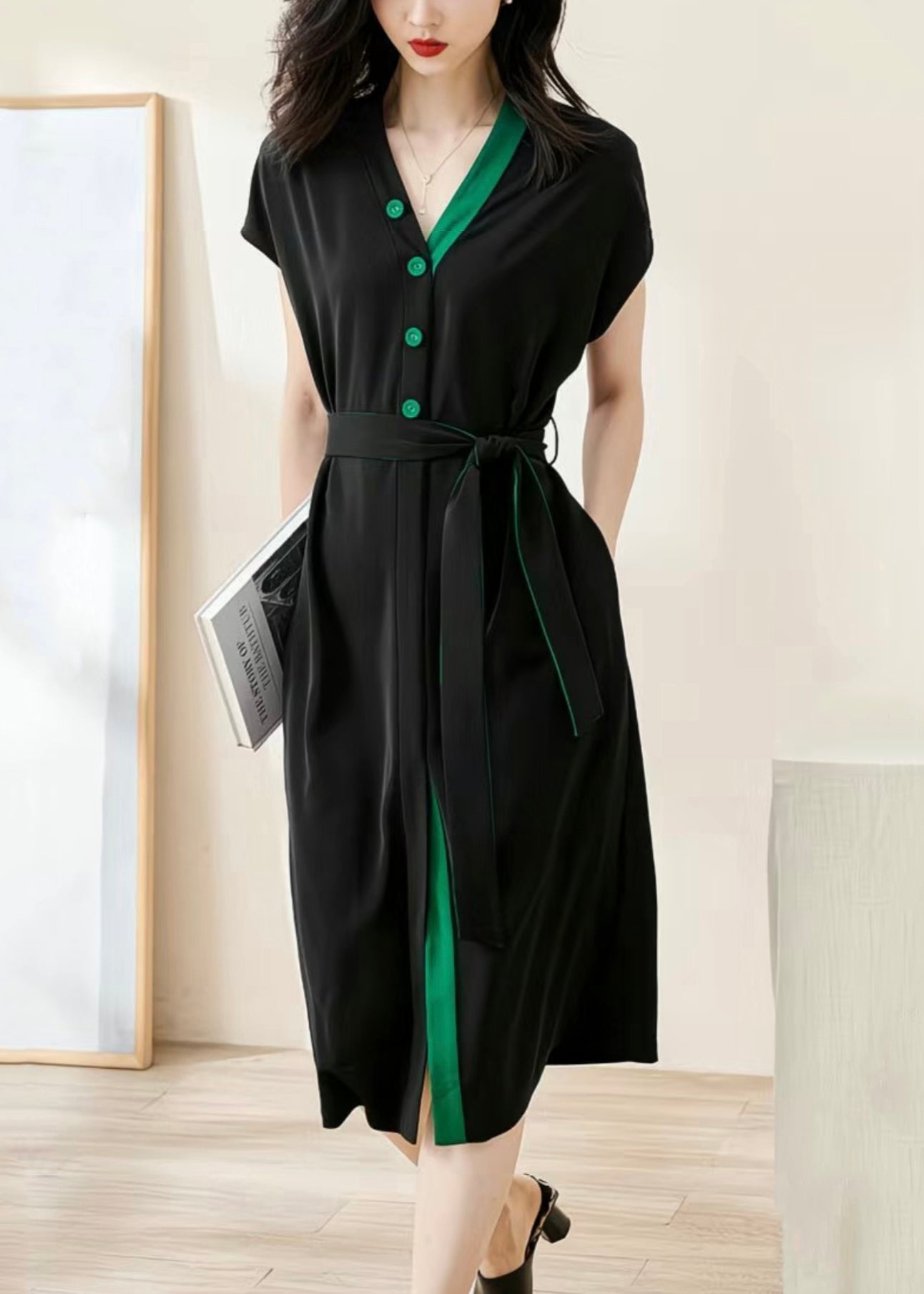 Beautifully Finished Dress in a Timeless Design
