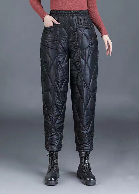 Effortlessly Elegant Pants with a Timeless Design