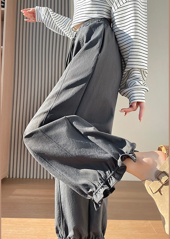 Effortlessly Elegant Pants with a Timeless Design