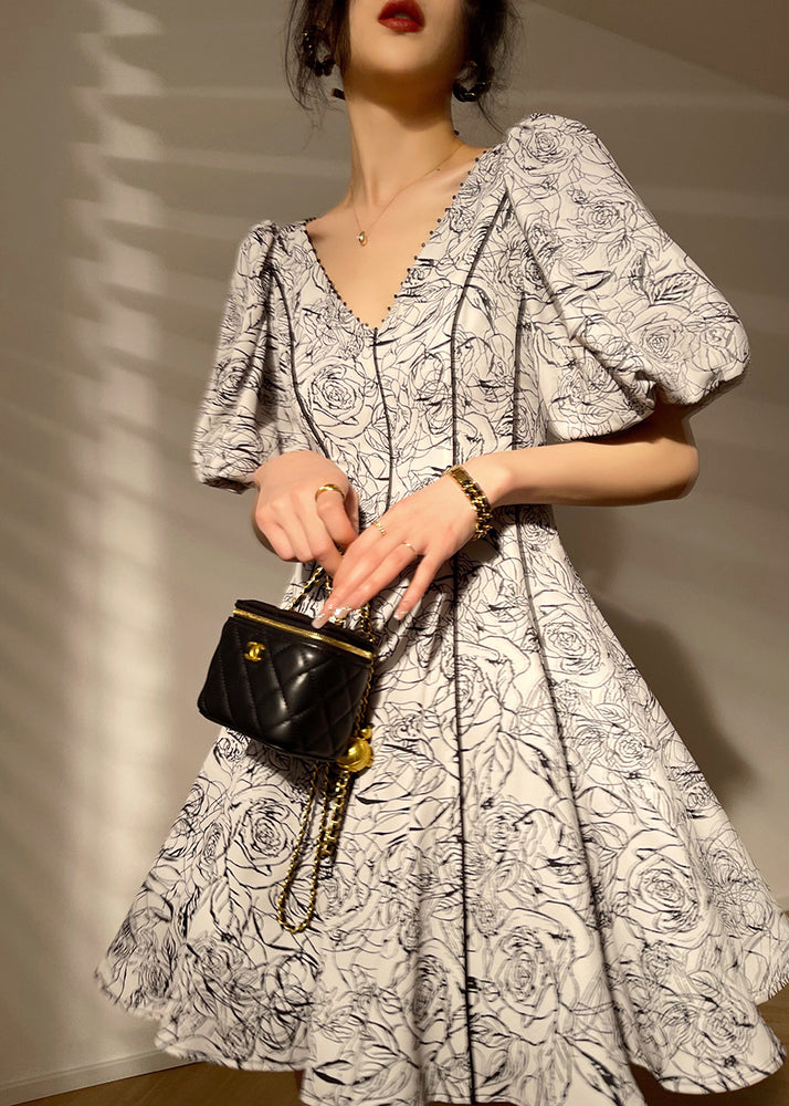 Effortlessly Elegant Dress with a Timeless Design