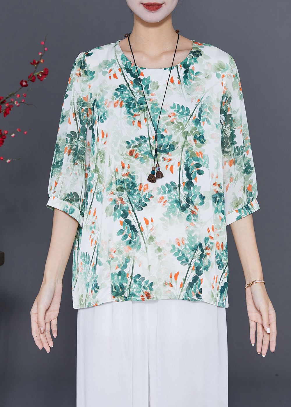 Well Tailored Blouse with a Graceful Silhouette