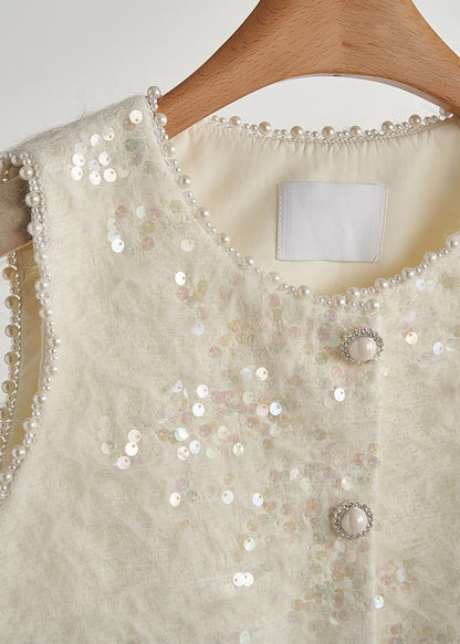 Sophisticated Garment with a Clean Classic Look