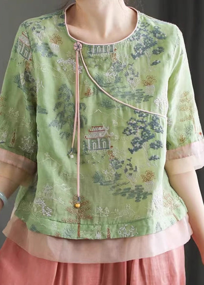 Well Tailored Top with a Graceful Silhouette