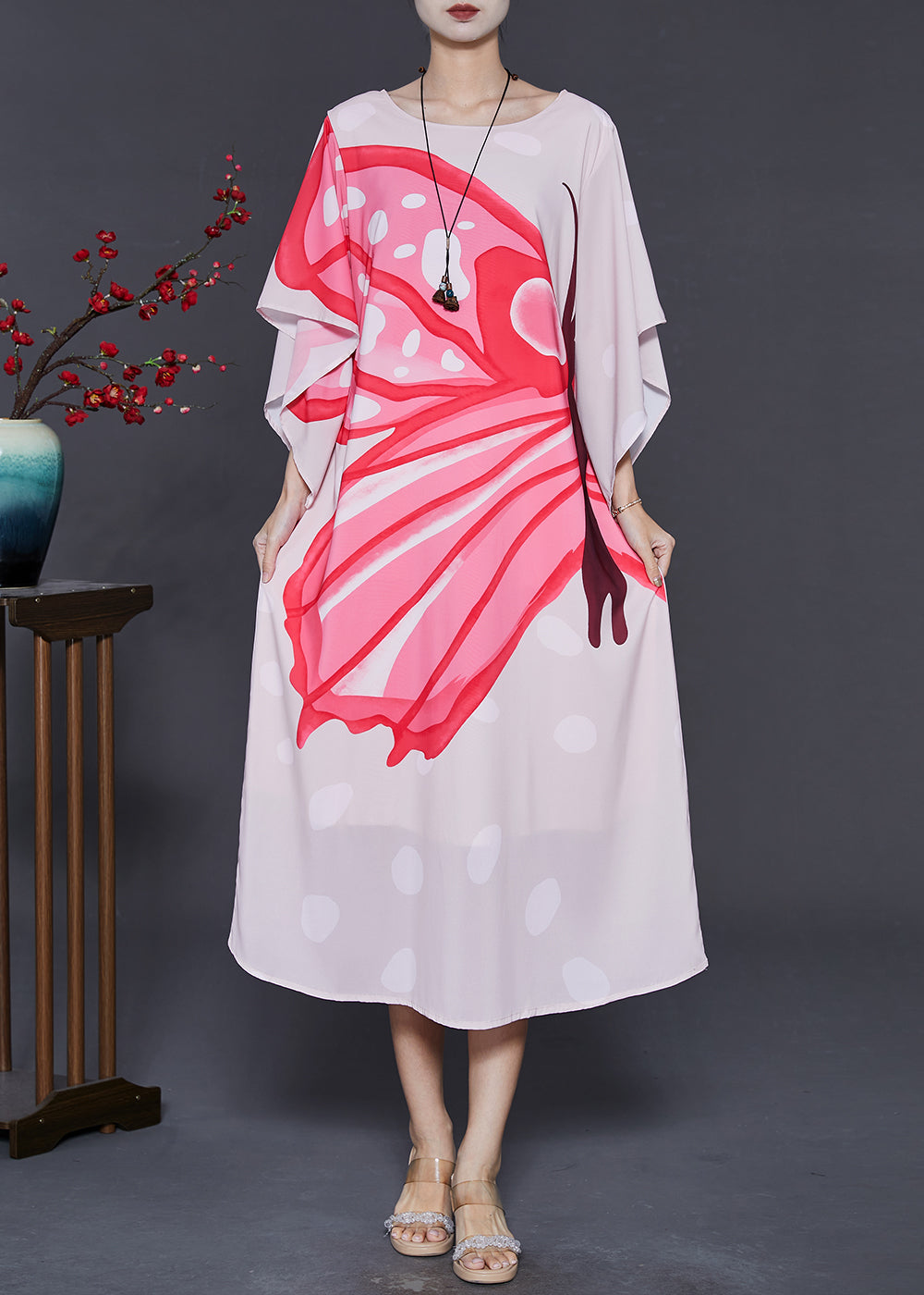 Effortlessly Elegant Dress with a Timeless Design