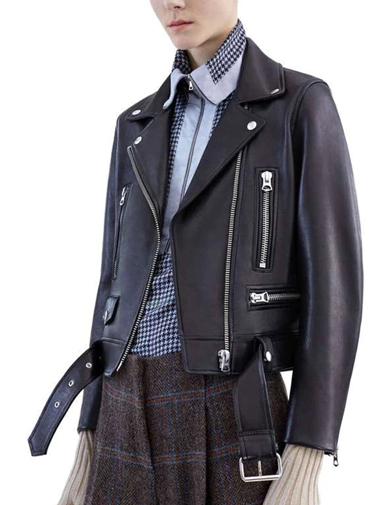 Well Tailored Jacket with a Graceful Silhouette
