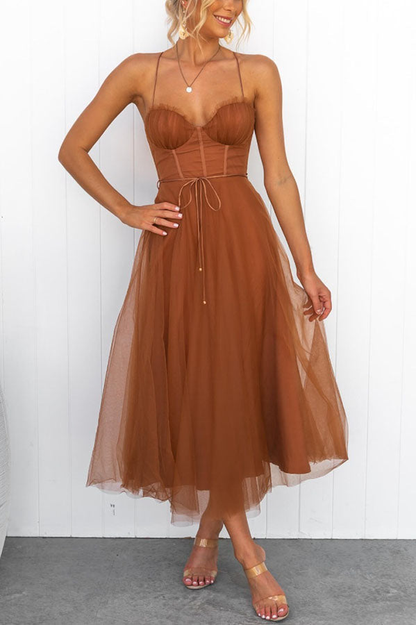 Beautifully Finished Dress in a Timeless Design