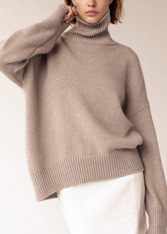 Well Tailored Sweater with a Graceful Silhouette