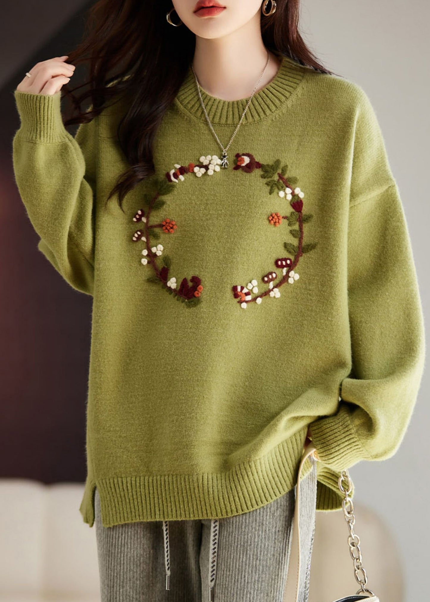 Well Tailored Sweater with a Graceful Silhouette
