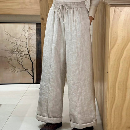 Effortlessly Elegant Pants with a Timeless Design