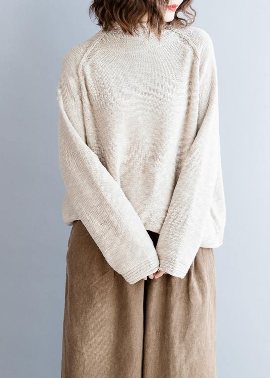 Classic Vintage Blouse with a Flattering Fit