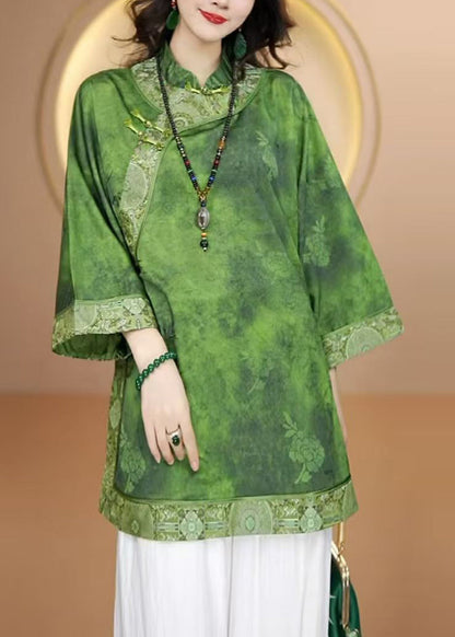 Classic Vintage Shirt with a Flattering Fit