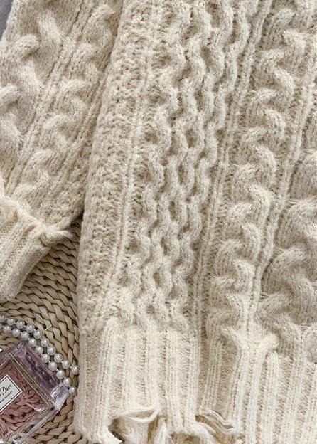 Classic Vintage Sweater with a Flattering Fit