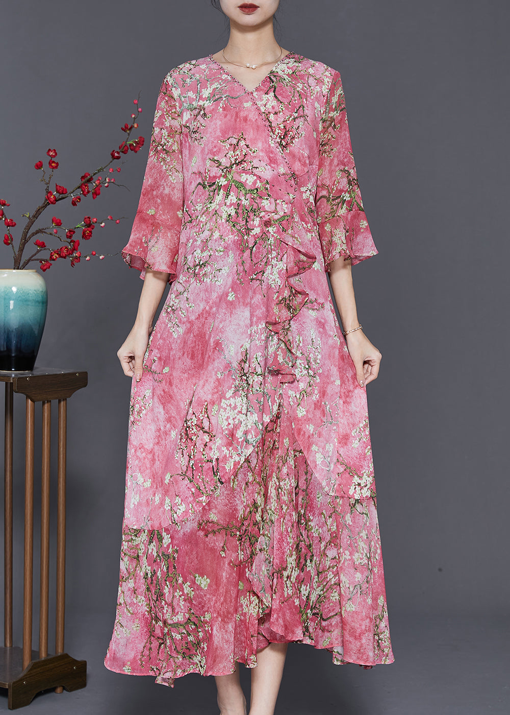 Effortlessly Elegant Dress with a Timeless Design