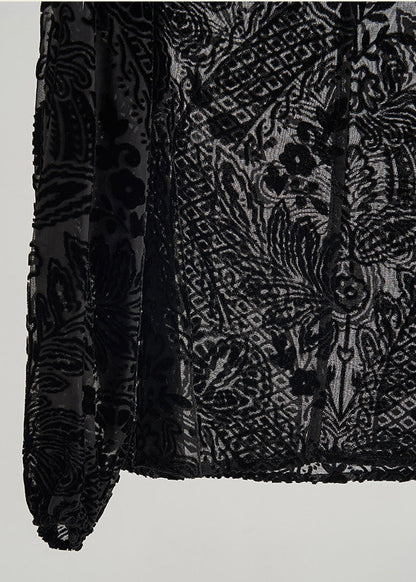 Effortlessly Elegant Blouse with a Timeless Design
