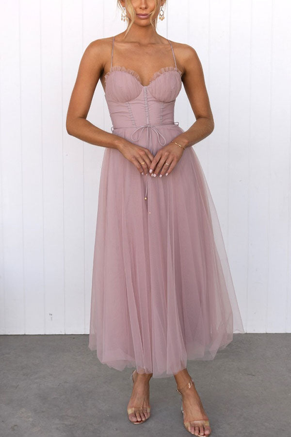 Beautifully Finished Dress in a Timeless Design