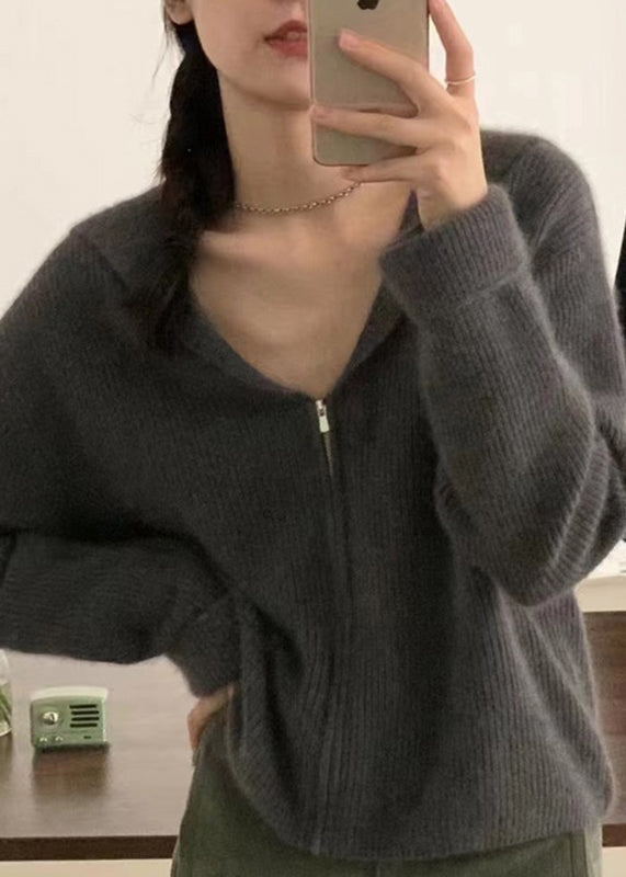 Effortlessly Elegant Sweater with a Timeless Design