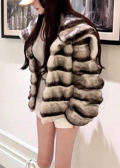 Effortlessly Elegant Coat with a Timeless Design