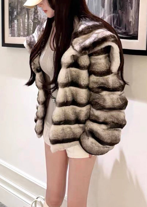 Effortlessly Elegant Coat with a Timeless Design