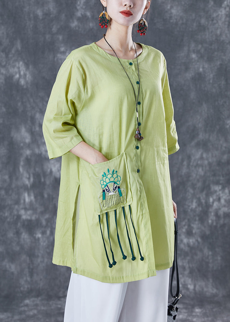 Well Tailored Top with a Graceful Silhouette