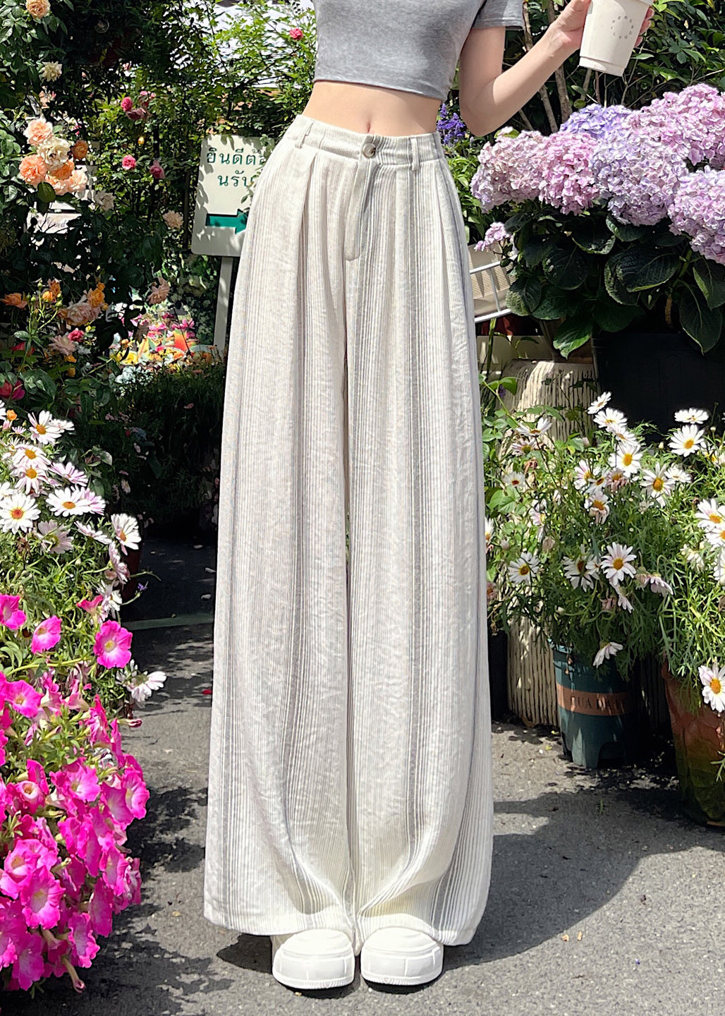 Well Tailored Pants with a Graceful Silhouette