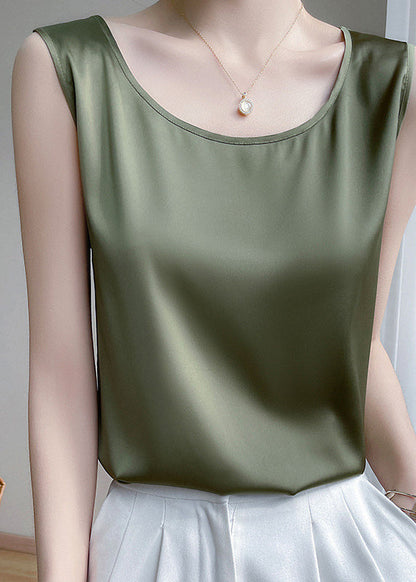 Sophisticated Garment with a Clean Classic Look