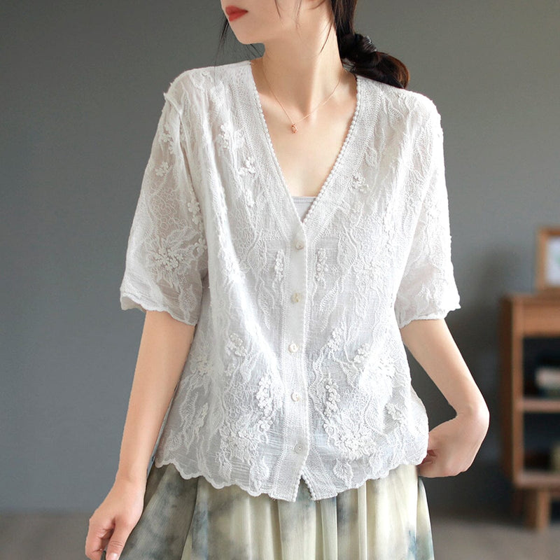 Effortlessly Elegant Blouse with a Timeless Design